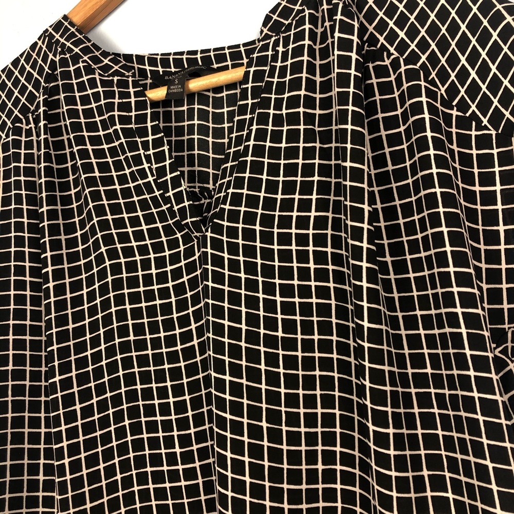 BANANA REPUBLIC Crosshatch Pattern Blouse - Picture 3 of 5